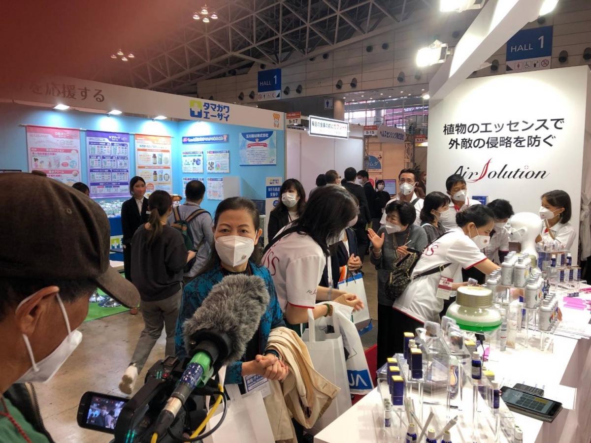 東京醫療護理綜合展覽 Day2， TBS來助陣，名記者來採訪 Total Swiss品牌印象迅速加溫圖細胞營養之5