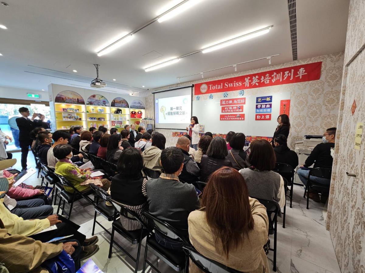 菁英列車駛向府城，王博士勉勵台南夥伴跟上腳步、採取行動，在集團化後共享本夢比紅利圖細胞營養之2