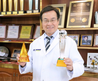 Total Swiss News:威力先進連奪玉山獎、金炬獎，王博士領航Total Swiss扮演「健康晶