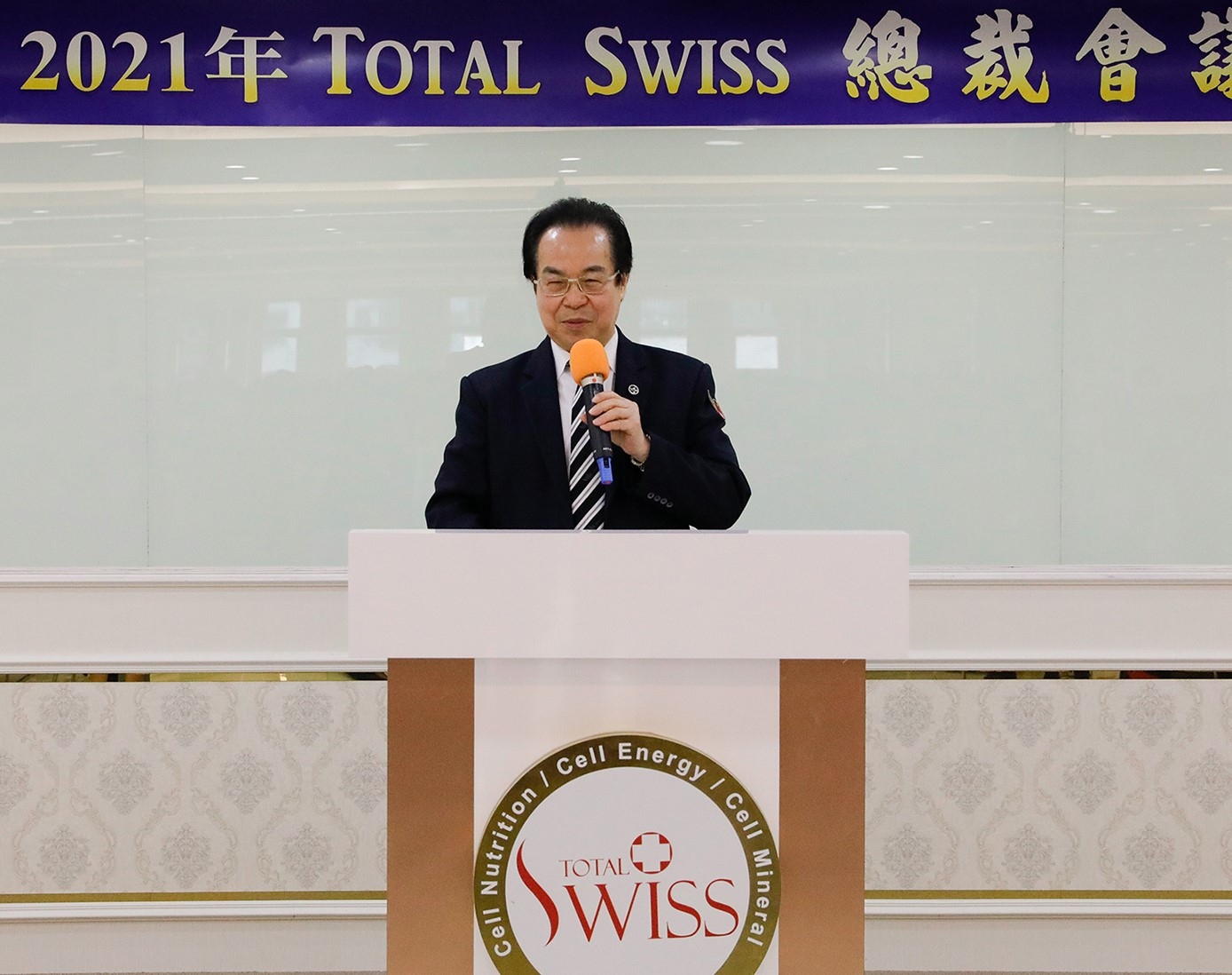 起來吧，跟我一起追求一百億的目標 Total Swiss 八馬公司 2021台灣總裁會議